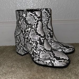 Snake print. 6.5 women.